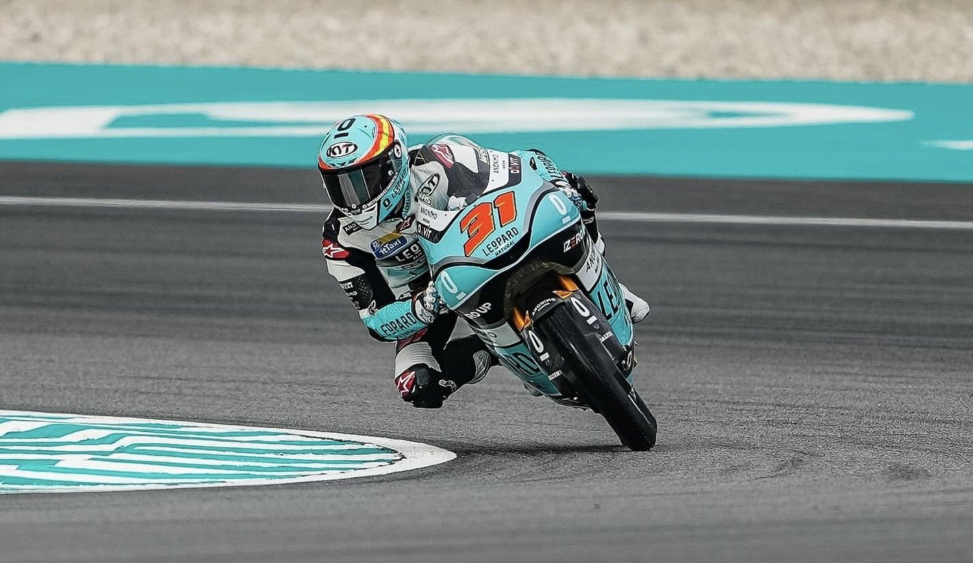 Adrián Fernández Tops The Moto3 Practice In Wet Conditions