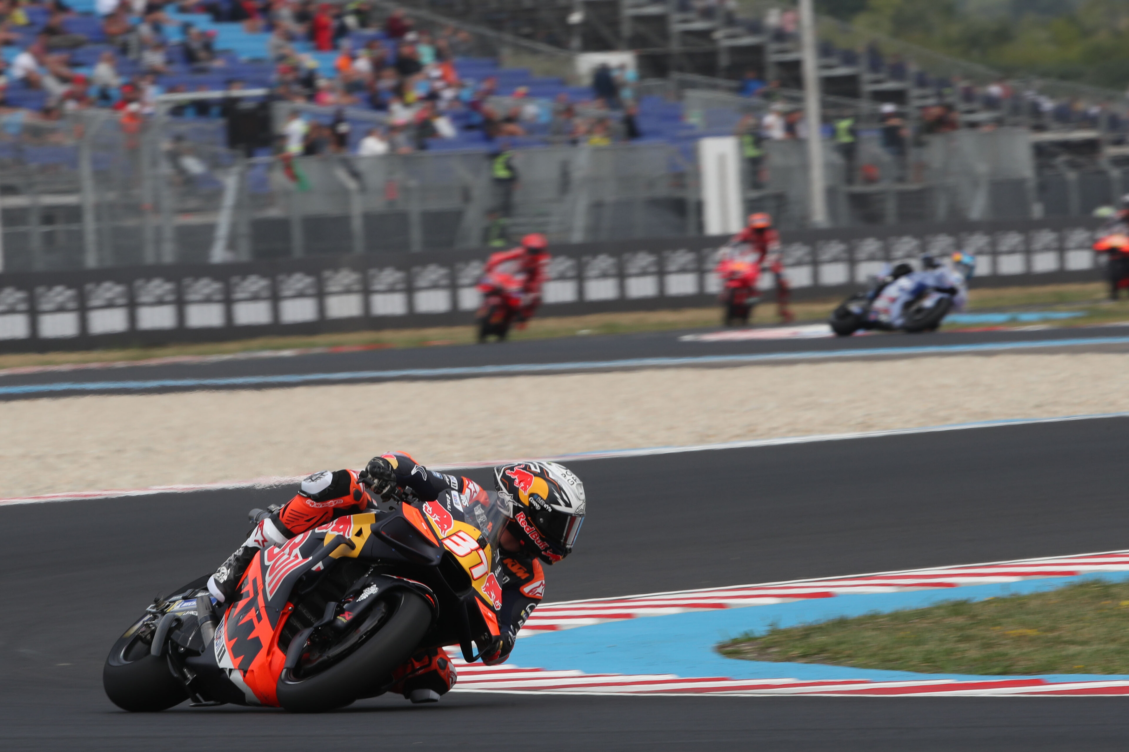 Acosta Sets The Pace in Hungarian Practice