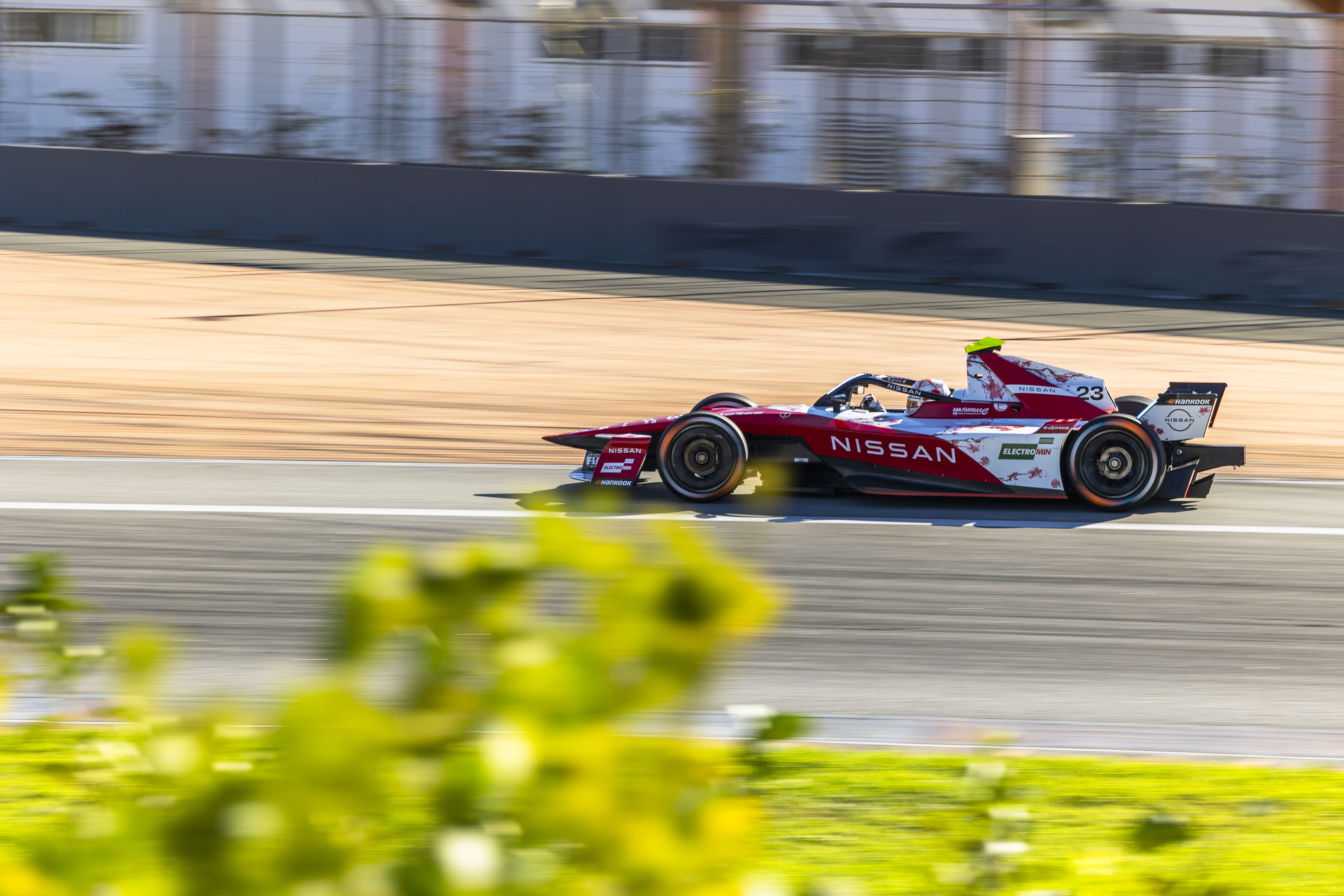 Valencia Turns Up the Heat: Nissan Ends Testing on Top