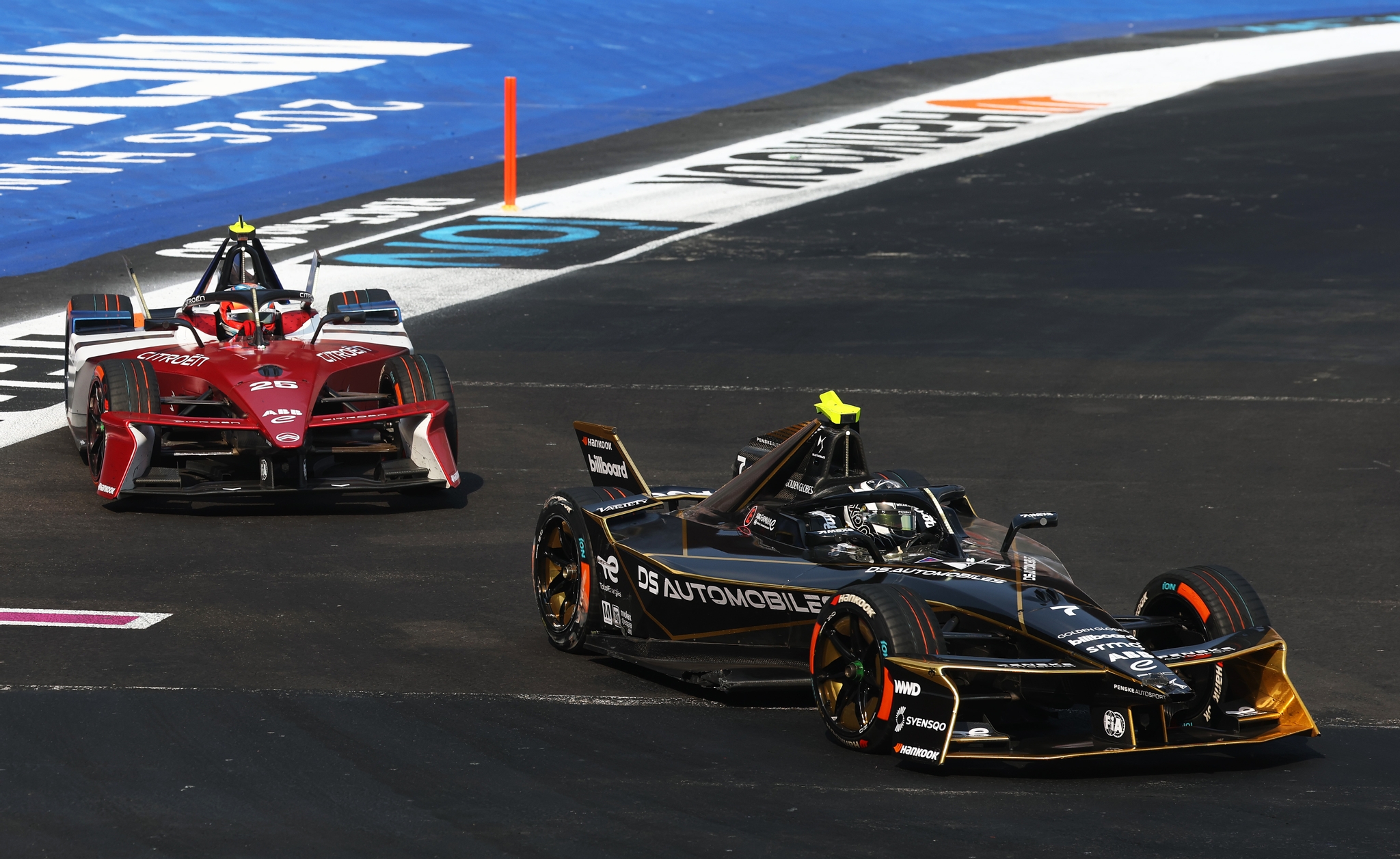Maximilian Gunther of Germany driving the (7) DS Penske DS E-Tense FE25 leads Jean-Eric Vergne of France driving the (25) Citroen Racing e-CX during the Mexico City E-Prix at Autodromo Hermanos Rodriguez on January 10, 2026 in Mexico City, Mexico. (Photo by Zak Mauger/LAT Images)