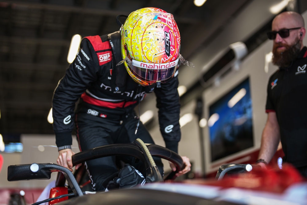 Mortara Masters Tight Qualifying to Secure Pole in Jeddah E-Prix