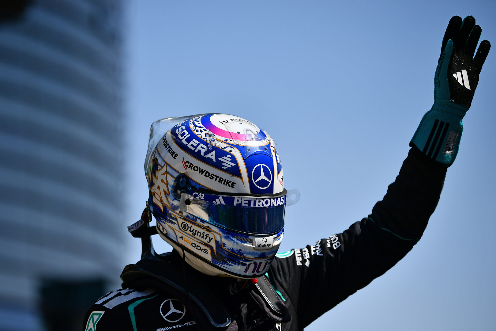 Shanghai Sprint – Russell Prevails After Strategic Battle