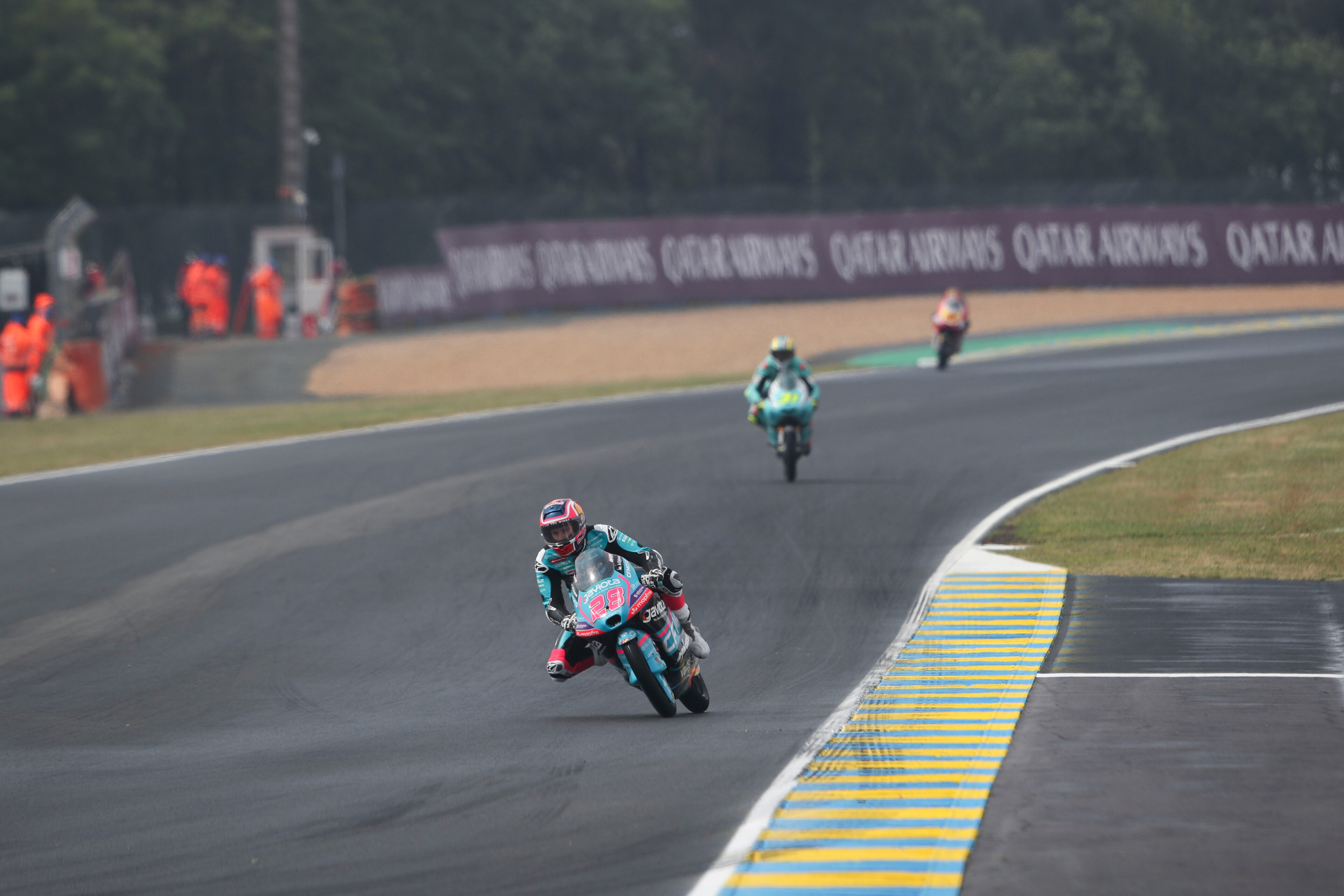 Máximo Quiles Triumphs in Wet French Grand Prix