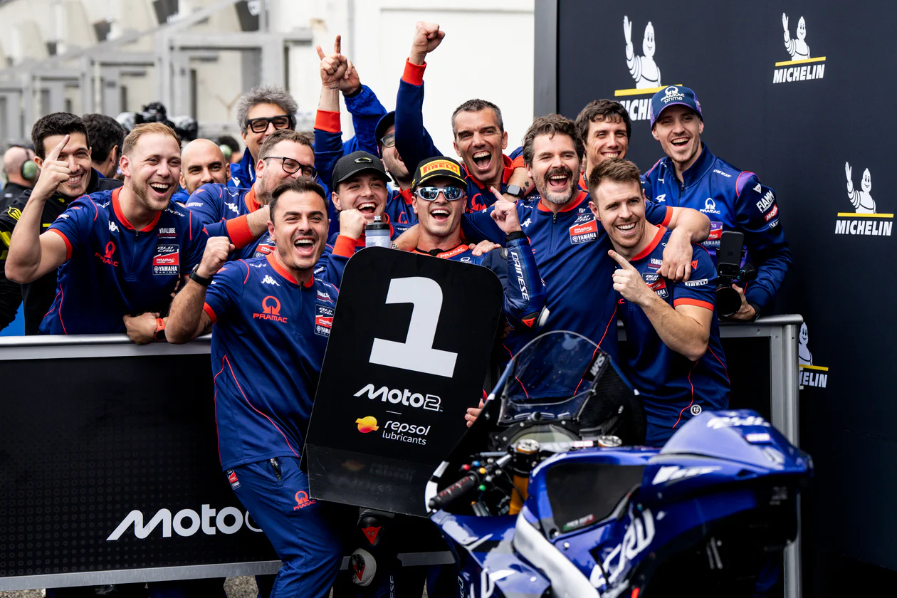 Guevara Dominates Moto2 at the French GP