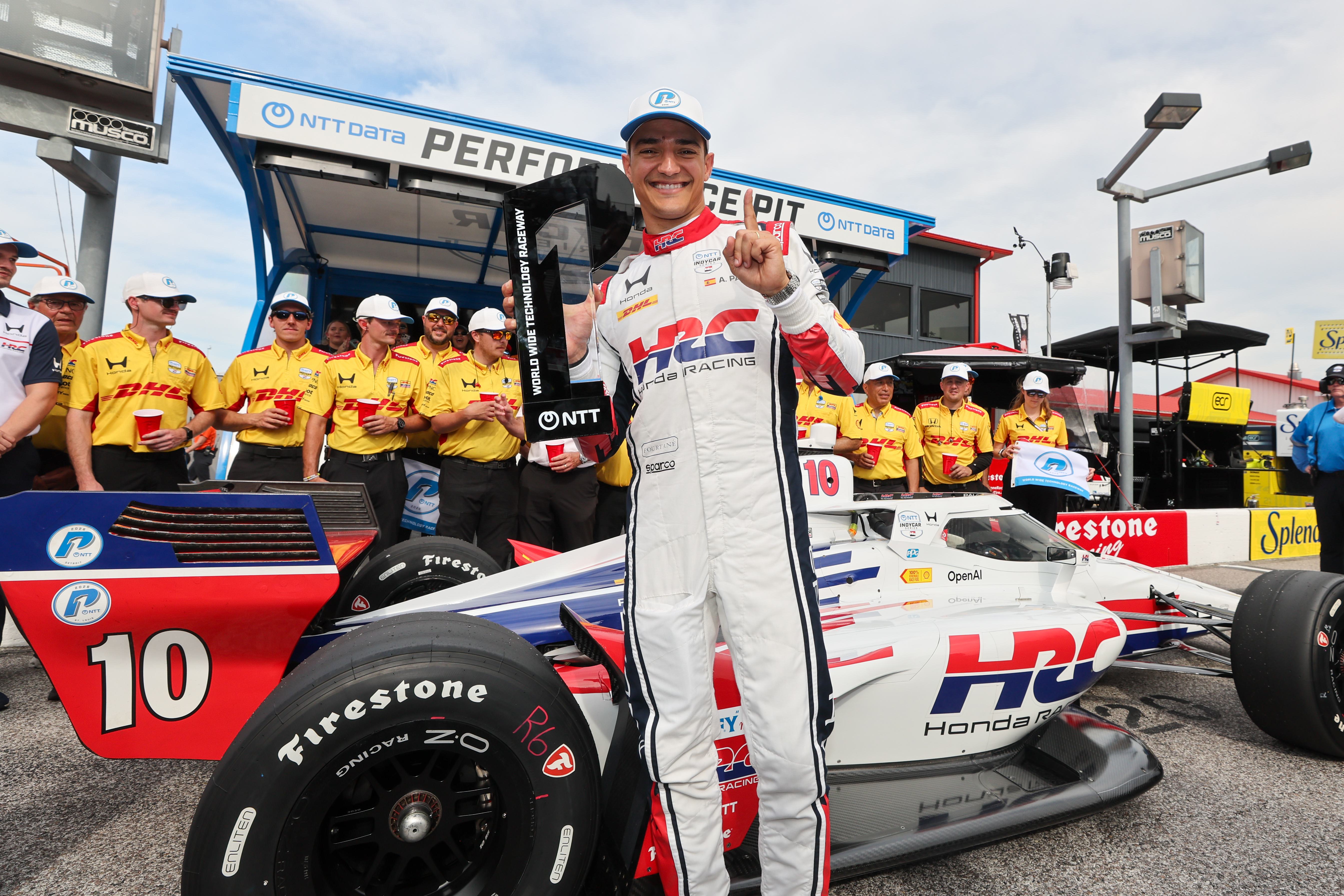 Álex Palou takes pole position for the Bommarito Automotive Group 500 INDYCAR race.