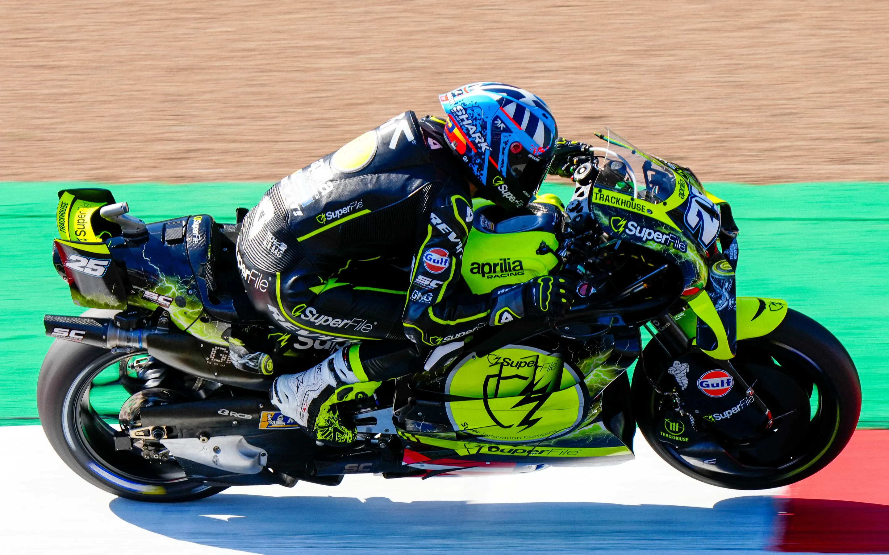Fernández Takes a Dominant Victory at Silverstone