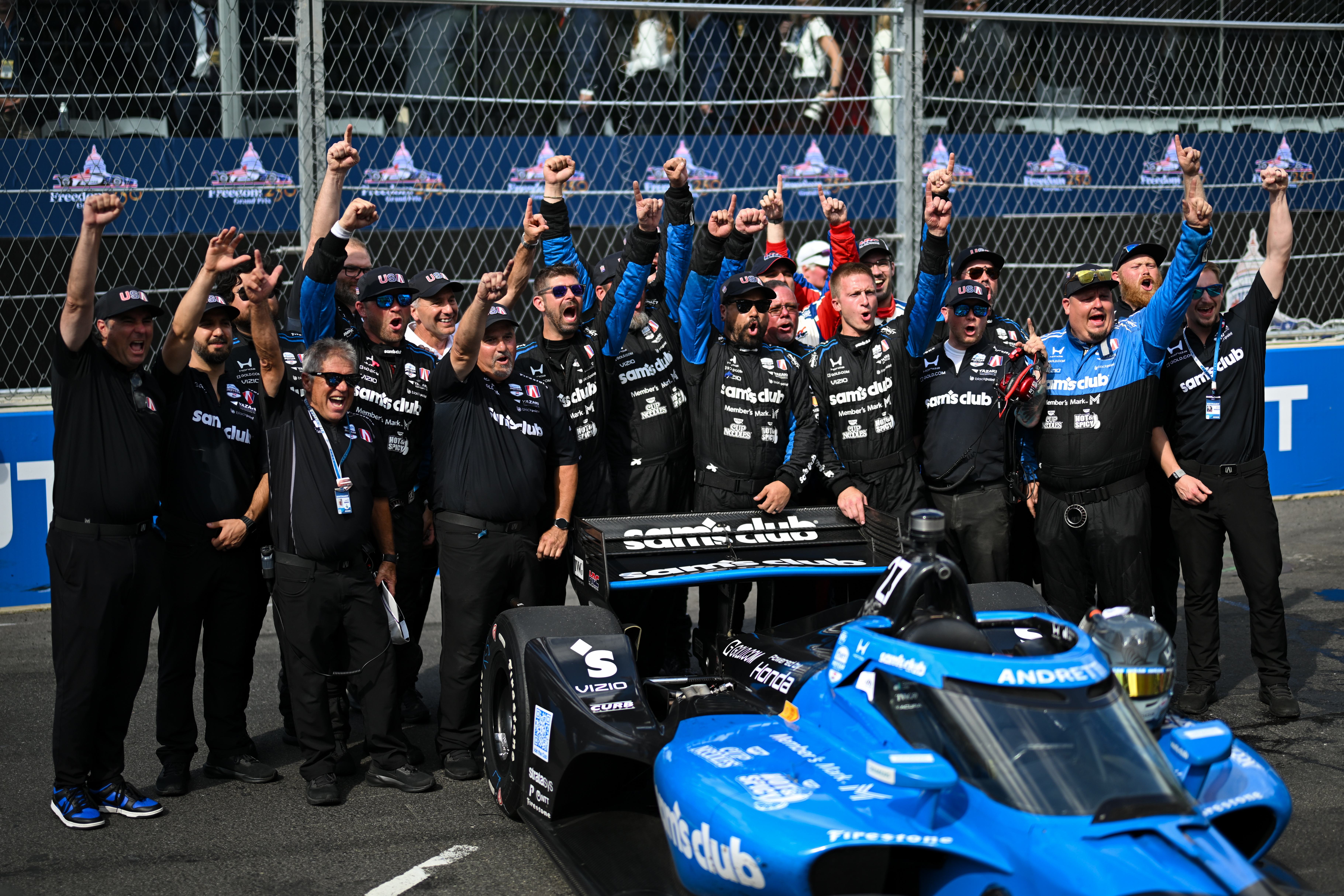 The No. 27 Andretti Global crew celebrating Kirkwood's Washington, D.C. win.