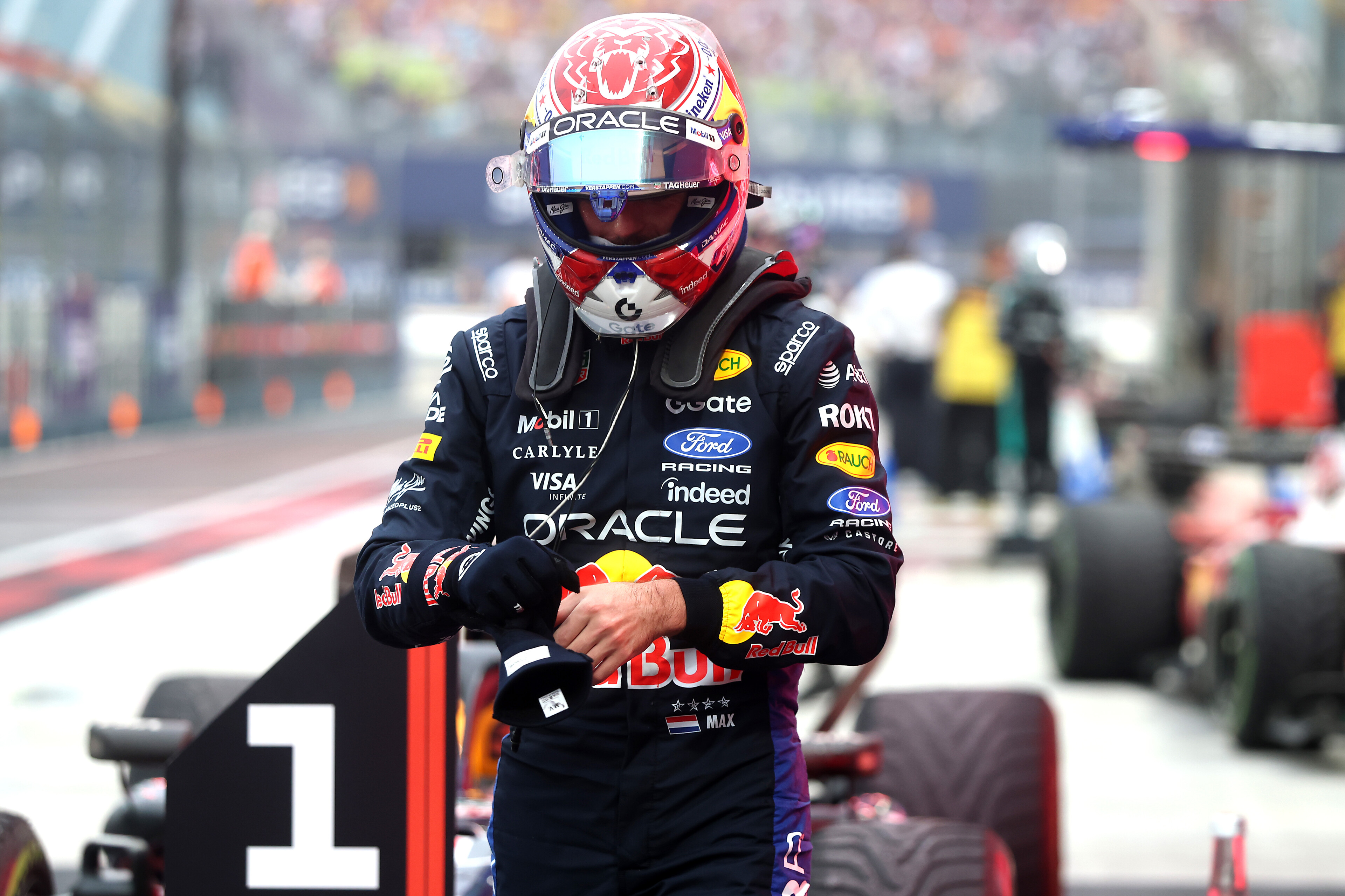 Verstappen Wins Rain Affected Singapore Sprint